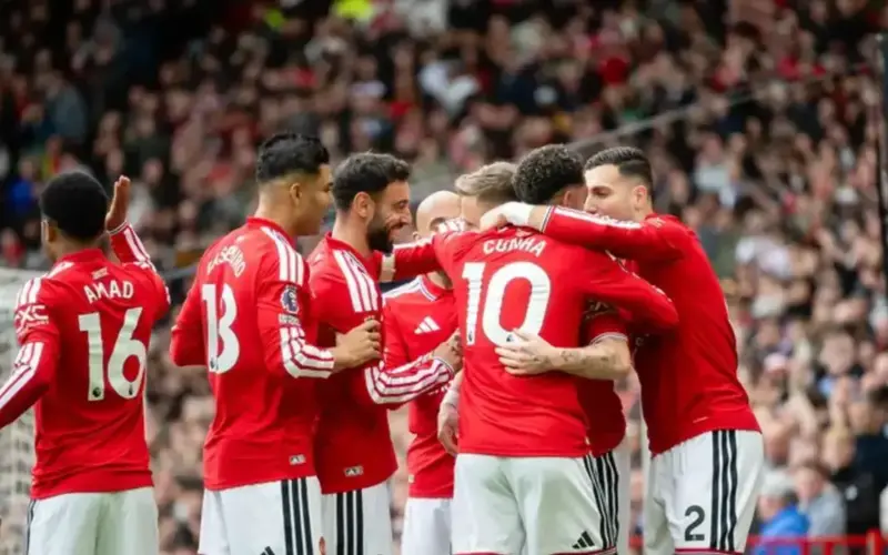 مانشستر يونايتد يقترب من التعاقد مع لاعب وسط جديد مقابل 45 مليون يورو